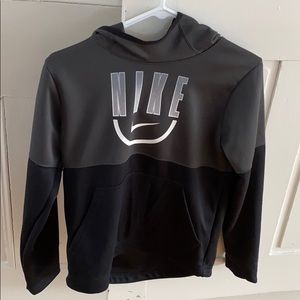 Boys Nike L sweatshirt